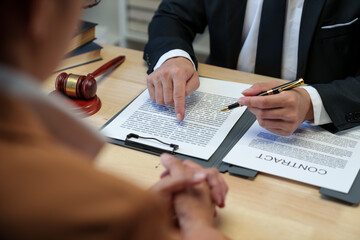 Explained by a lawyer or legal advisor. clarify the information in the contract documents in the financial investment agreement to the businesswoman for the legality of signing the contract.