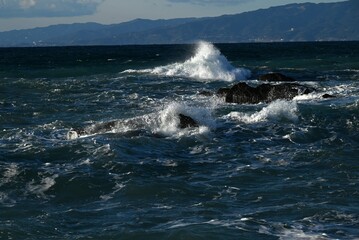 The sight of waves crashing against the rocks. Coastal background material.
​
