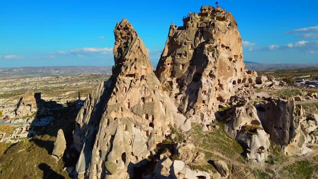 U&ccedil;hisar is a town in the Nevşehir District, Nevşehir Province in Cappadocia, Turkey. Its population is 3,555. It is 7 kilometres east of Nevşehir, 12 kilometres west of &Uuml;rg&uuml;p.