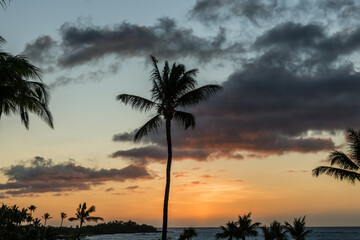 Obraz premium Beautiful sunset at the Waikoloa Beach on the Big Island of Hawaii