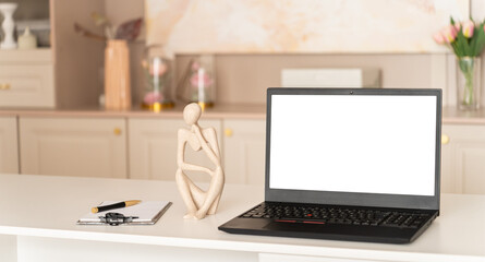 Laptop computer with blank screen mock up and human statuette on psychologist desk. Mental therapy, psychological online consultation, support, hot line, mental clinic concept, app, web site. - obrazy, fototapety, plakaty