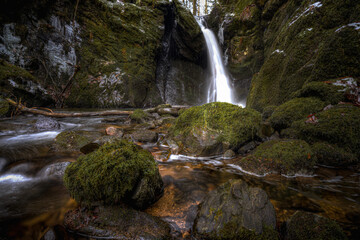 Fototapeta na wymiar Stralbrusch-Wasserfall