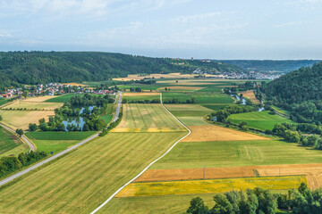 Sommer im Naturpark Altmühltal nahe des Kratzmühlsee südlich der Stadt Beilngries
