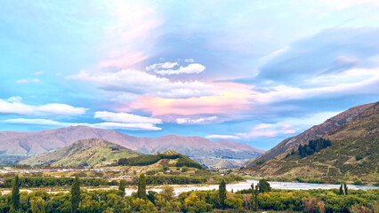 Fototapeta na wymiar Gorgeous sunset with pink colours, in Queenstown New Zealand Most beautiful Mountain Sunset