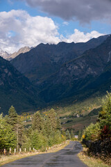 Obraz premium asphalt road in the mountains