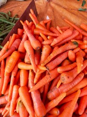 vegetables and fruit sold in traditional markets