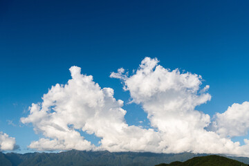 Obraz premium White clouds on clear sky