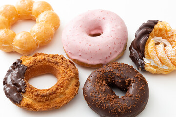 白背景にドーナツ