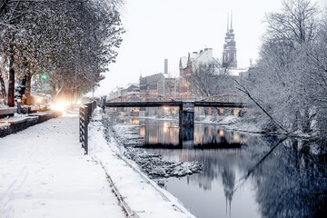 zimowe Opole ze śniegiem w centrum miasta