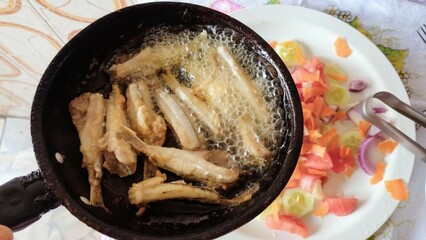 Frying fish 