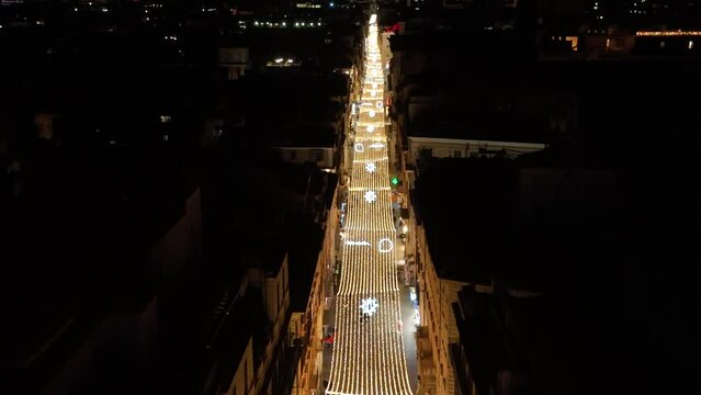 Le luminarie di Natale in via del Corso a Roma.
Ripresa aerea con drone delle luci della citt&agrave; durante le festivit&agrave; natalizie.