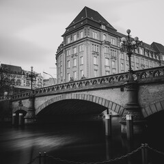 Fototapeta na wymiar A Picture of the Heiligengeistbrücke in the City of Hamburg.