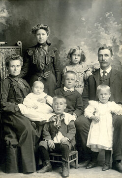 Antique 1880's Photo Of a Large Family of Eight Showing the Fashion of the 1880's.