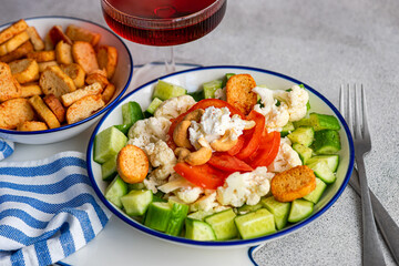 Healthy 5 ingredient vegetable salad