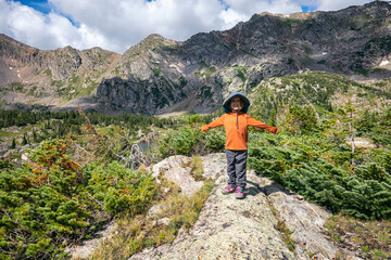 Obraz premium Happy girl in the mountains, Colorado
