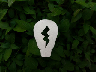 idea icon in the form of a light bulb on a leaf background
