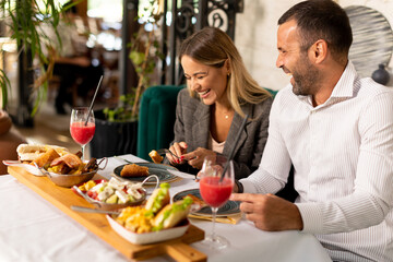 Young couple having lunch and drinking fresh squeezed juice in the restaurant