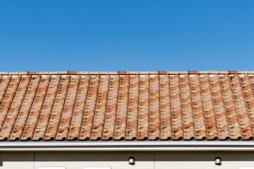 青空と屋根瓦