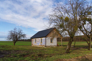 Renowacja starego domu na wsi.