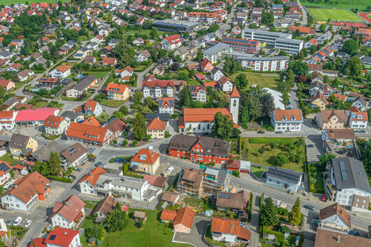 Die Gemeinde Vogt in Oberschwaben von oben, Blick auf das Ortszentrum