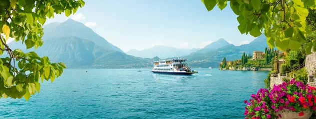 Fotobehang Varenna by Lake Como © Givaga