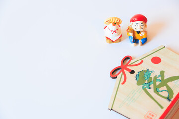 大黒天と鏡餅と辰年のお正月イメージ