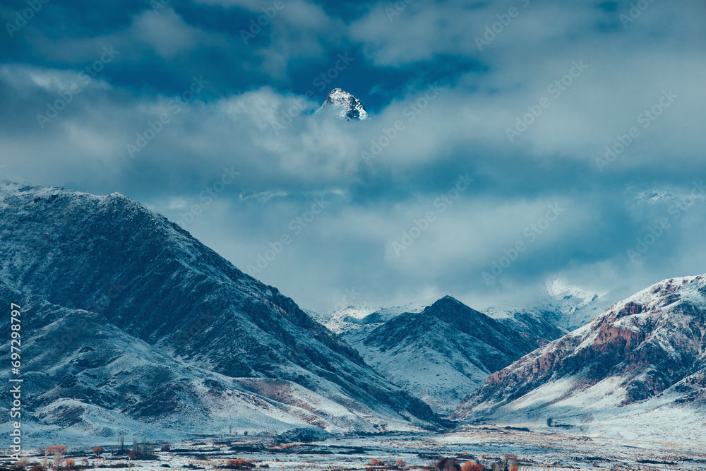 Wall mural Picturesque mountain landscape with snowy peaks