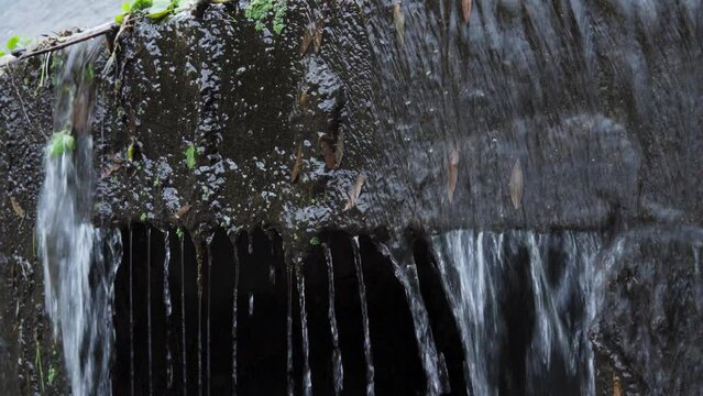 Agua goteando
