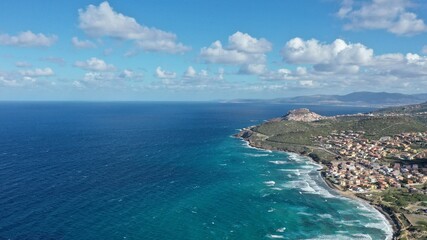survol de la Sardaigne en Italie vers Castelsardo	