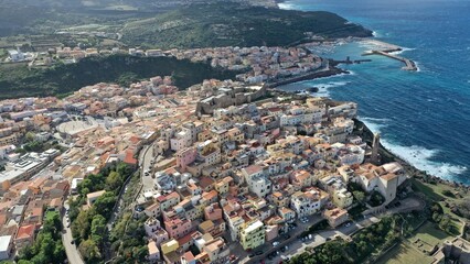 survol de la Sardaigne en Italie vers Castelsardo	