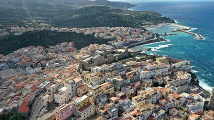 survol de la Sardaigne en Italie vers Castelsardo	