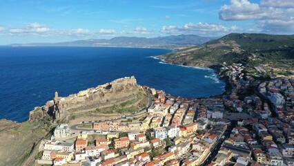 survol de la Sardaigne en Italie vers Castelsardo	