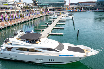 Darling Harbour is a harbor transformed into a public recreational facility, a tourist hot spot...