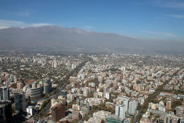 vista aérea da cidade de Santiago do Chile e as cordilheiras