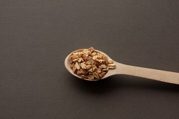 oat flakes in a wooden spoon middle plan