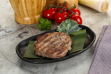 Grilled tuna medallion in the plate