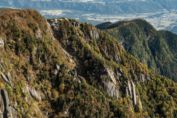 秋の山岳風景