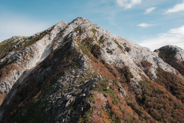 秋の山岳風景