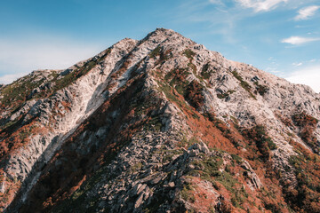 秋の山岳風景