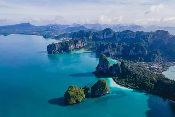 Papier Peint photo autocollant Railay Beach, Krabi, Thaïlande Railay Beach Krabi Thailand, the tropical beach of Railay Krabi, Panoramic view from a drone of idyllic Railay Beach in Thailand in the morning with a cloudy sky