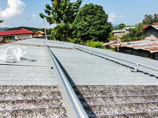 Installing a roof mounting kit for installing solar panels