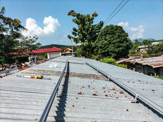 Installing a roof mounting kit for installing solar panels