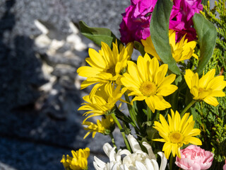 お墓に供えられた花。
