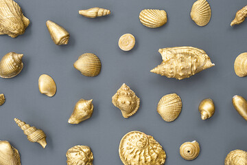 Gold sea shells arrangement.