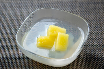 手作り寒天ゼリー(パイナップルとナタデココ入り)。
