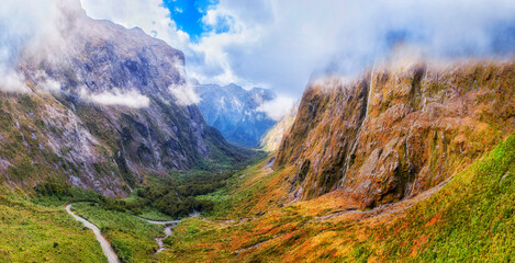 D NZ Fiordland vale highway short pan