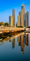 Dubai Marina und Harbor, Skyline Architektur und Yachthafen, Vereinigte Arabische Emirate, Asien