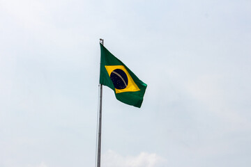 Bandeira do Brasil hasteada	
