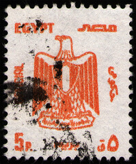 EGYPT - CIRCA 1993: postal stamp 5 Egyptian piastres printed by Egypt shows Egypt's Coat of Arms, circa 1993