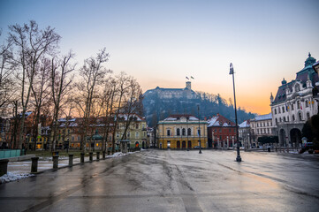 Naklejka premium Academia Philharmonic on Congress square and the castle in the background